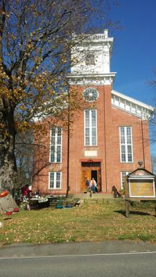 RSnewsroom's tweet photo. A Livingston church celebrates the fall season to draw new congregants. https://t.co/TnR1CuGLGM https://t.co/KEPMhoikI0