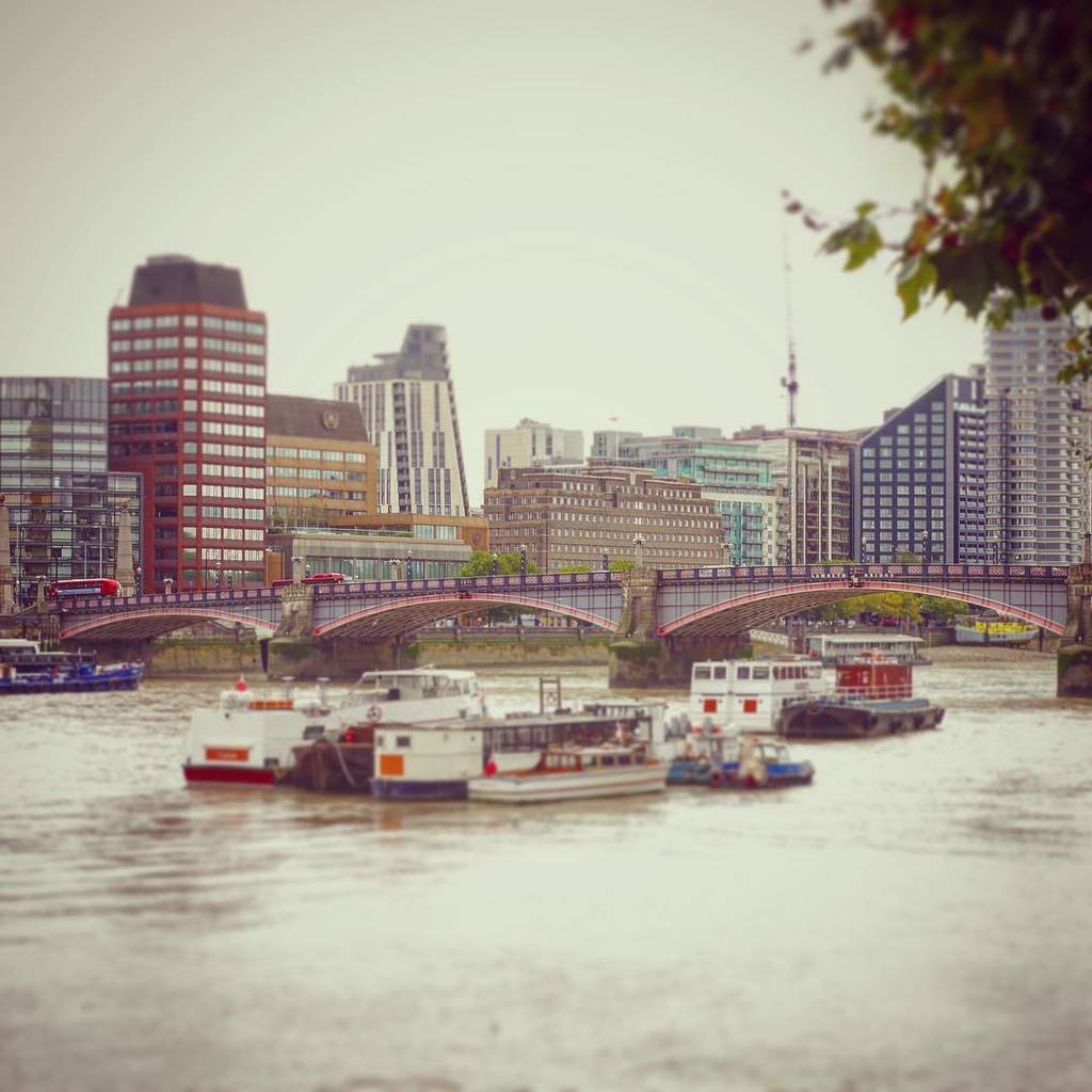 pentax_kozo's tweet photo. Riverside of Thems.
テムズ川沿い。
#london #themsriver #riverside #boat https://t.co/UOsbaPNl1I https://t.co/5iJjgYvF49