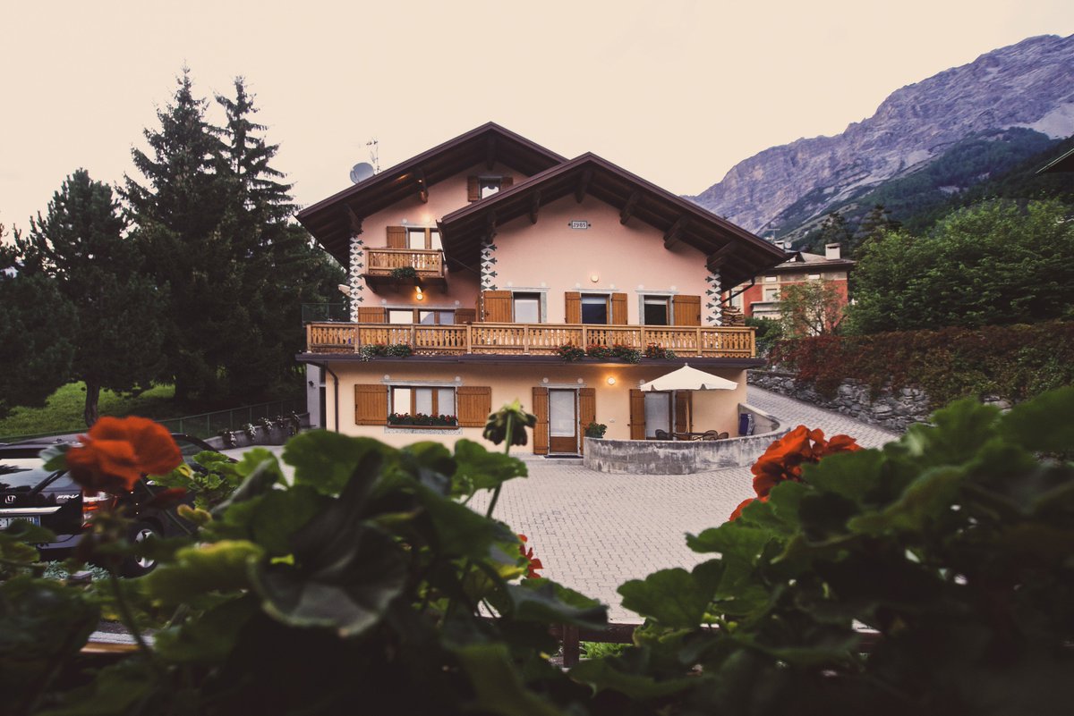 BormioSiti's tweet photo. Online il restyling responsive dello Chalet Terme Bormio, appartamenti in affitto https://t.co/sXrGbF2YOV https://t.co/CxSE7RorW1