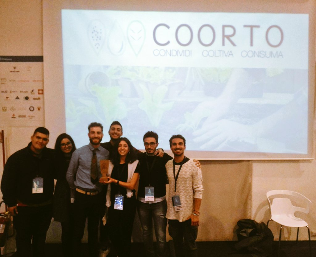 Ancora complimenti al team di Coorto che riceve il premio da <a href="/gio_mlzz/">Giovanni Milazzo</a> di <a href="/kanesis_ita/">Kanèsis</a>! #SWCatania17