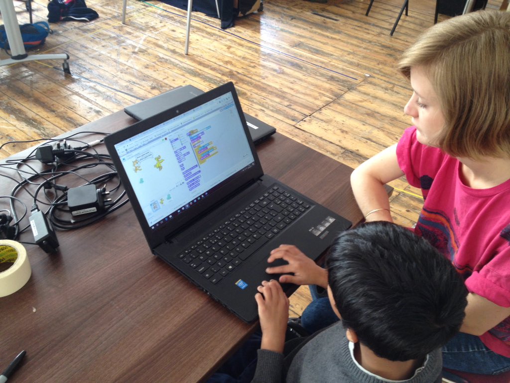 Perturbed_x's tweet photo. #gendergap #STEMwomen @arcolaenergy #h2hack Who is the teacher here?? #STEMAmbassadors (Clue :The teacher is under 8!) https://t.co/wfv23kK70Z