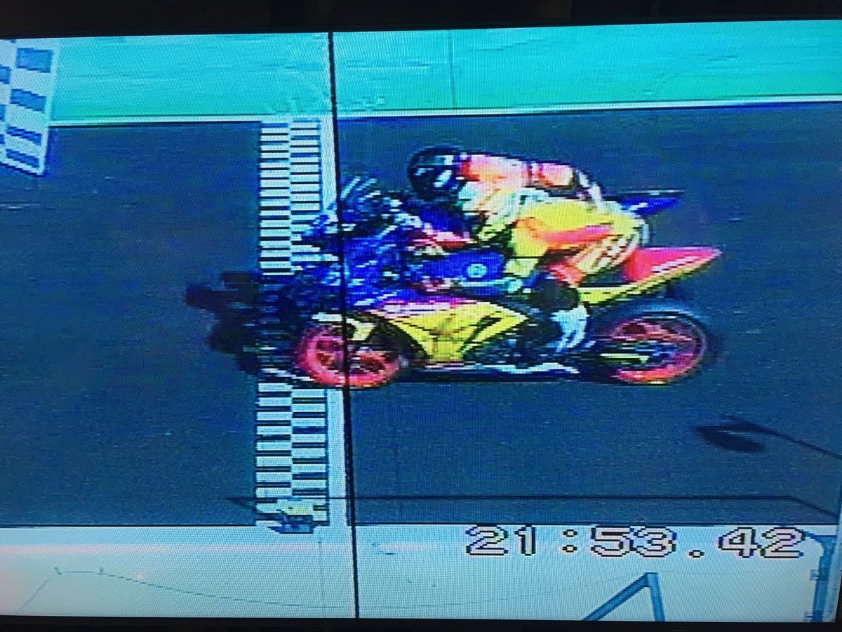 Llegada a meta de @danivalle33 y <a href="/FiloFuligni/">Filippo Fuligni</a> en SSP300! Lucha por el 2° puesto! #rfmecev <a href="/circuitodejerez/">Circuito de Jerez-Ángel Nieto</a> <a href="/rfme_oficial/">RFME</a> <a href="/HalcourierMS/">Halcourier MS</a>