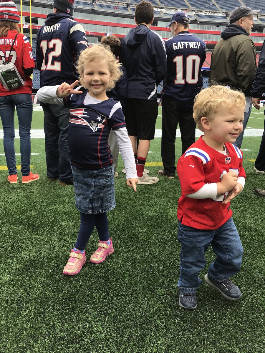 DJAlexanderIII's tweet photo. Counts came up just in time to help @stopandshop help @thejimmyfund @patriots game. #maddiestrong https://t.co/13JILu8zeQ