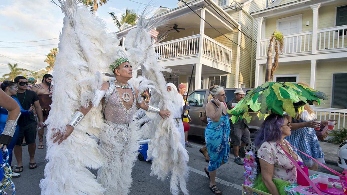Fantasy Fest draws thousands to Key West to celebrate #Halloween  bit.ly/2id3Jt7?source… https://t.co/pxSDtJjVjH