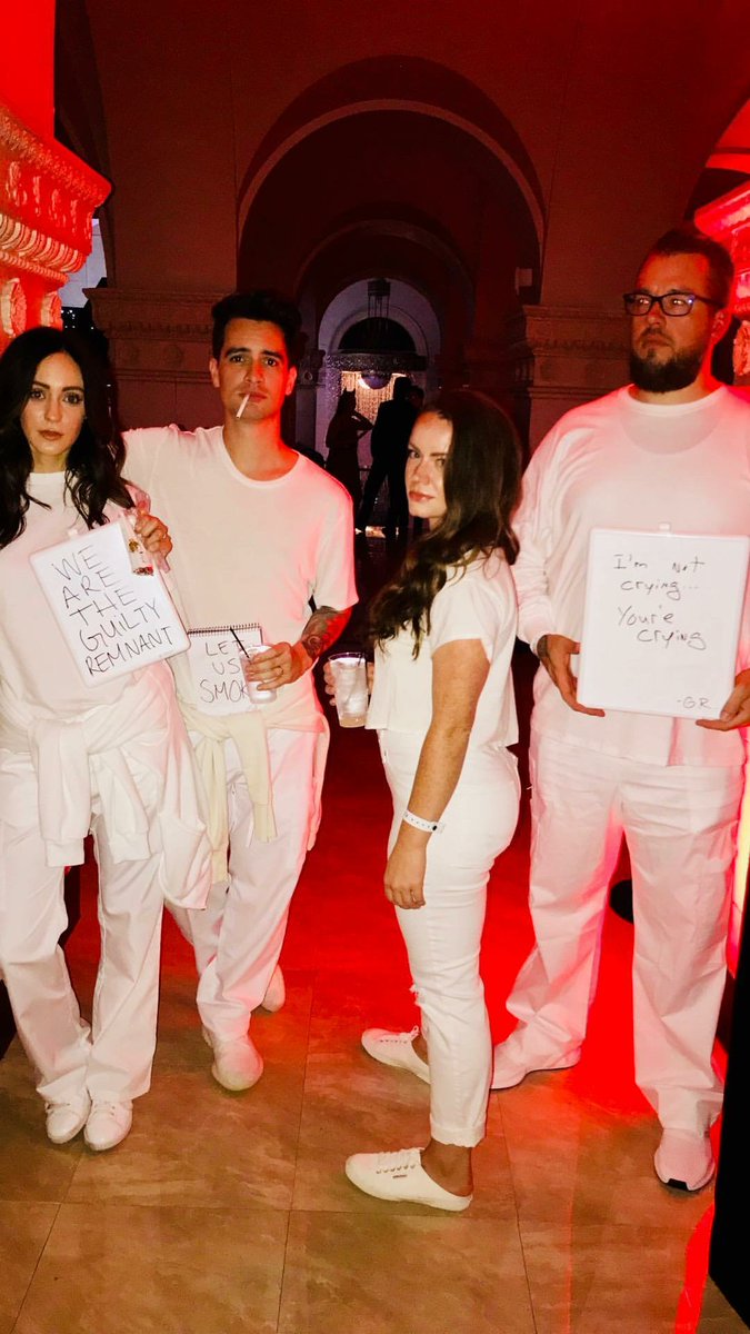 PATDLatam's tweet photo. Brendon junto a Sarah y Zack asistiendo a una fiesta de Halloween el día de ayer. 📸- @ZackCloudHall &amp; @hellosarahurie en Instagram. https://t.co/TB0bcikKRA