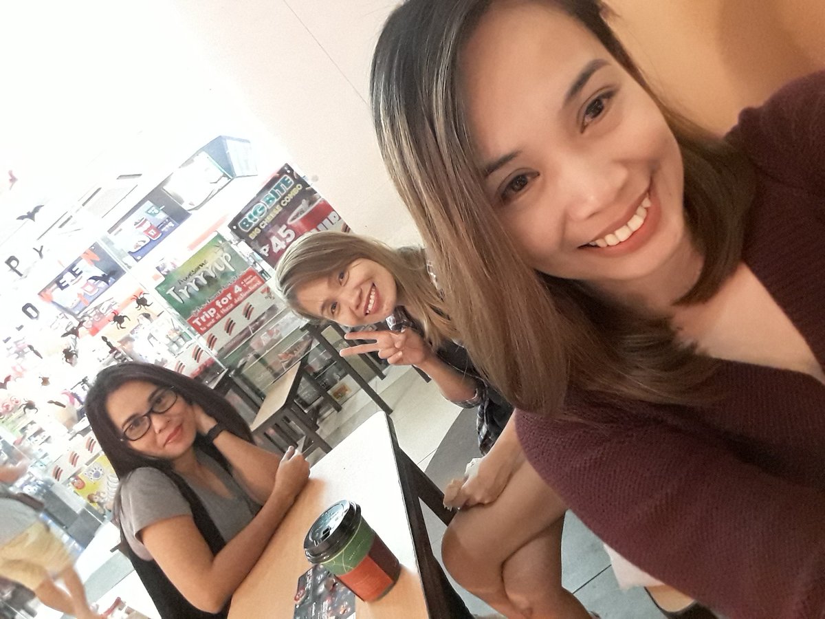 ZoeChloe_lu's tweet photo. We may not see each other often but we make sure to spend our day for keeps.😊😊
#friendsforkeeps https://t.co/vasg38nPKw