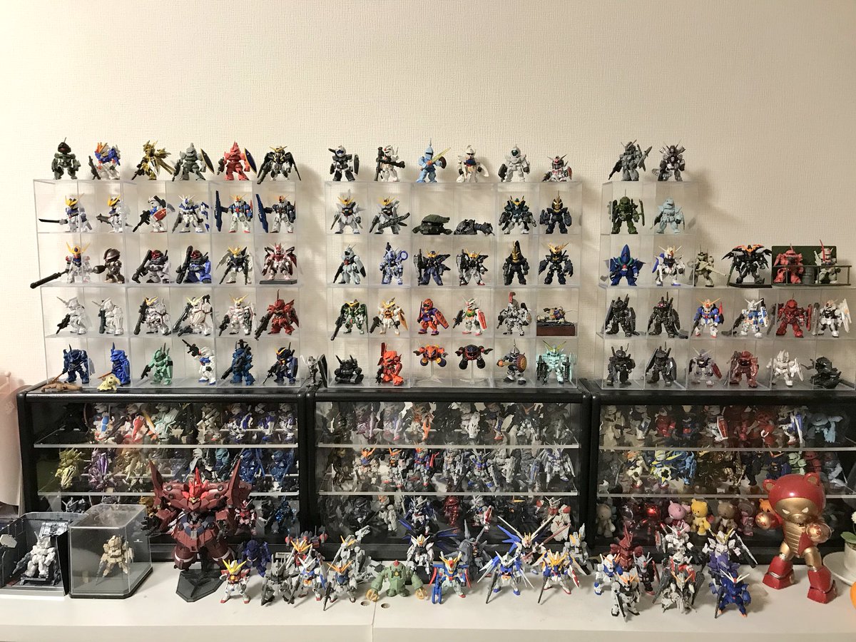 Y_show's tweet image. 母親に、「これあったら彼氏出来ないわよ」って言われたけど、処分するどころか増えてく一方なので、諦めて受け入れてくれる人を探すことにした。