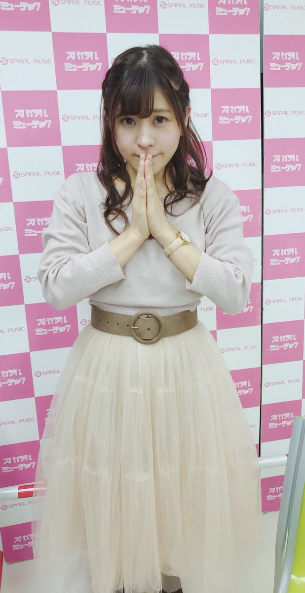 ラストサイン会お足元の悪い中お越しいただきありがとうございました😢💕遅い時間まで皆さん本当にありがとうございました😭💘
本当にこれが最後だと思うと寂しい気持ちでいっぱいだけど最後は笑顔でバイバイできてよかったです。ファンの皆さんから頂いた言葉は全部宝物✨ありがとうございました。