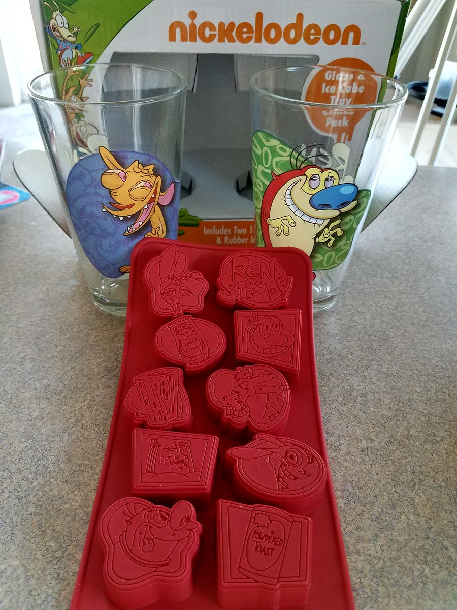 truthbyruthie's tweet photo. Happy happy joy joy to the max! Powdered toast man ice cubes or chocolate?!? ๐ค #RenAndStimpy #PowderedToastMan #EveryoneLovesALog https://t.co/sTZiDrmjQz