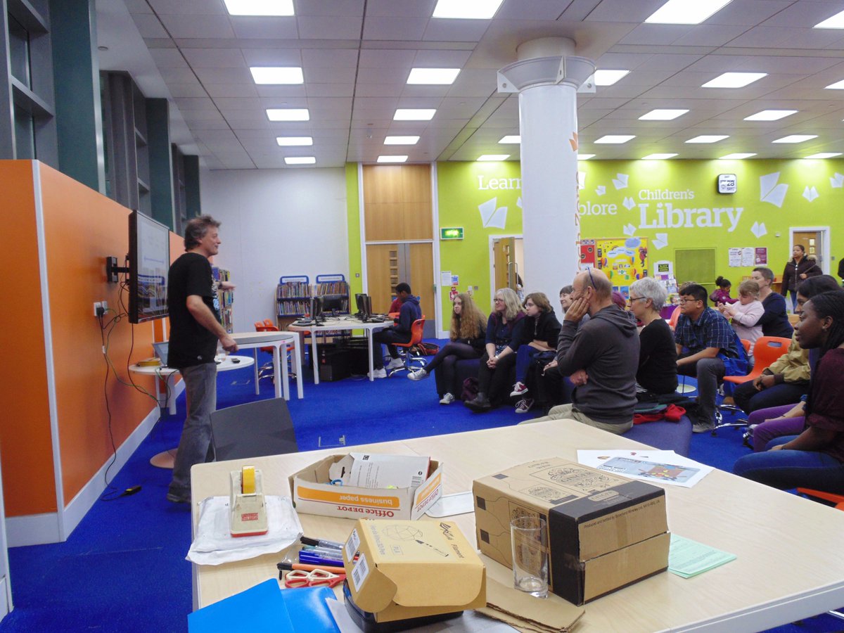 inspireNshare's tweet photo. Talking about virtual realities @CroydonLibs in our #CCMakeShiftDo #youthartstakeover Virtual Realities workshop
#VirtualReality #AR #MR https://t.co/ztjb5xpQ26