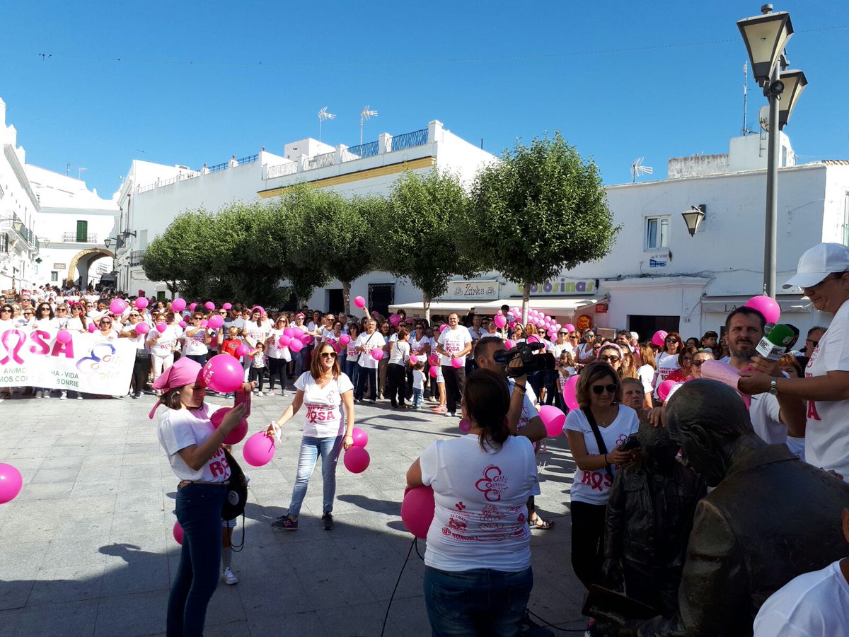 psoeconil's tweet photo. Hemos asistido al paseo solidario de Conil Contra el Cáncer mostrando nuestro apoyo por tan valiosa labor #Psoe #ConilContraElCancer https://t.co/uKJ0BSDMcy