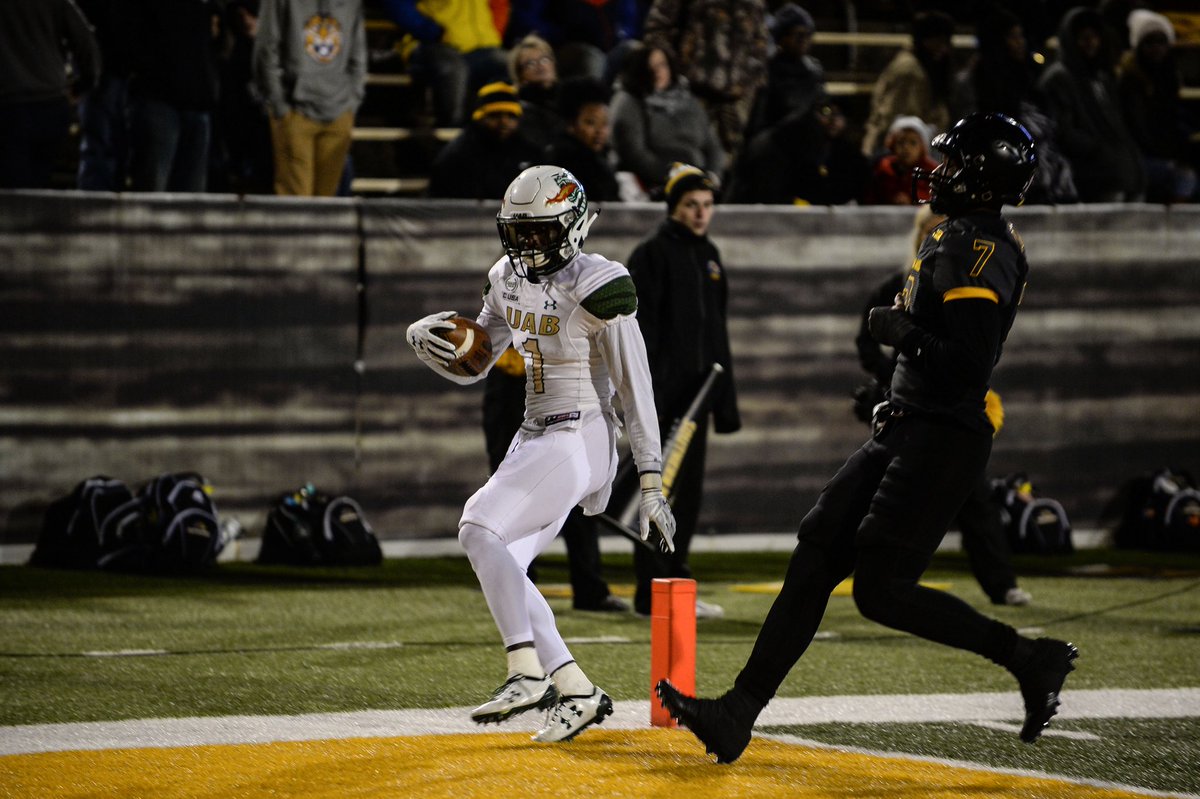 UAB_FB's tweet photo. Darious Williams has had an interception in three straight games and now leads @ConferenceUSA in passes defended with 11. https://t.co/Bh9xf3R6cl