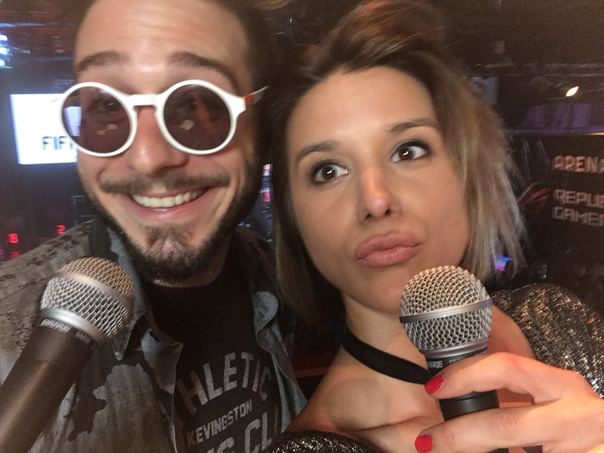 Ya arrancamos esta bella locura con <a href="/Tomimunaretto/">Tomi Munaretto</a> Sumate a #ArGameShowForMe y te leemos en vivo! @CocaColaForMeAr #dia3