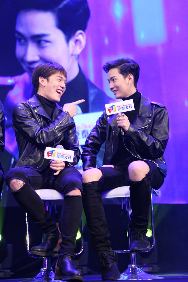 FunThaiCulture's tweet photo. #funthaiculture Thanks everyone for presenting an impressive show in Wuhan! See you #2MOONSTHESERIES 6 boys in next city of China! https://t.co/G4xeZirukO