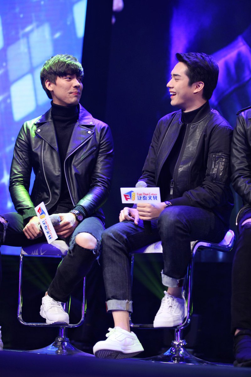 FunThaiCulture's tweet photo. #funthaiculture Thanks everyone for presenting an impressive show in Wuhan! See you #2MOONSTHESERIES 6 boys in next city of China! https://t.co/G4xeZirukO