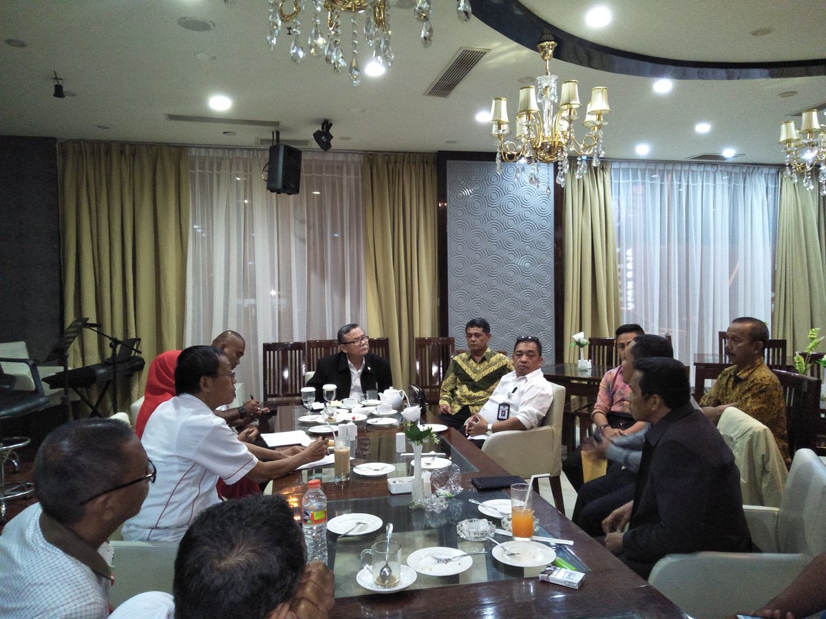 bbgtriawan4's tweet photo. Bersama satgas dana desa dan tim kpw 6 sulteng kawal dana desa tanpa korupsi
#provsulteng
#ManfaatDanaDesa
@EkoSandjojo
@taufikmadjid71 https://t.co/uJFVMHEtrs