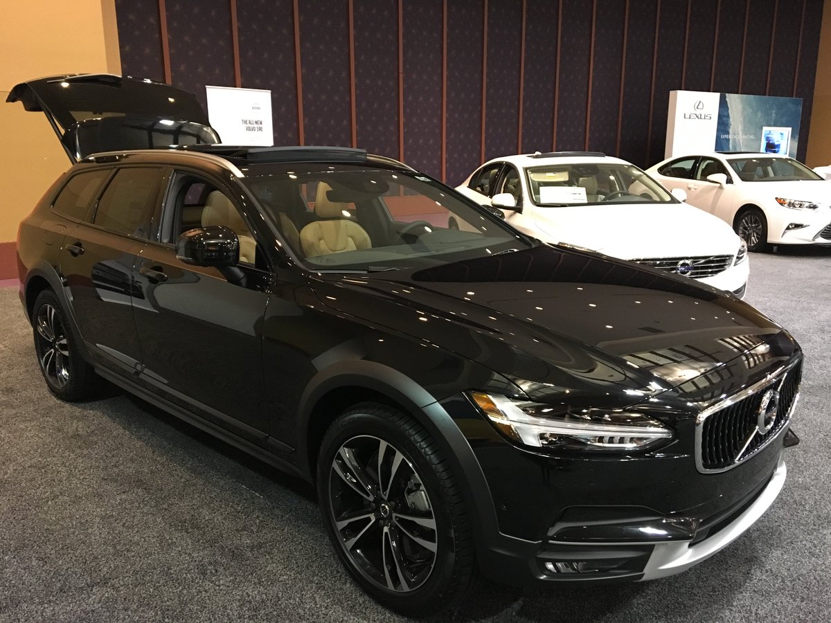 MemphisAutoShow's tweet photo. Its the final day of the #MemphisAutoShow! Don't miss 250+ of the hottest vehicles at the Memphis Cook Convention Center. https://t.co/7XUifCTChv