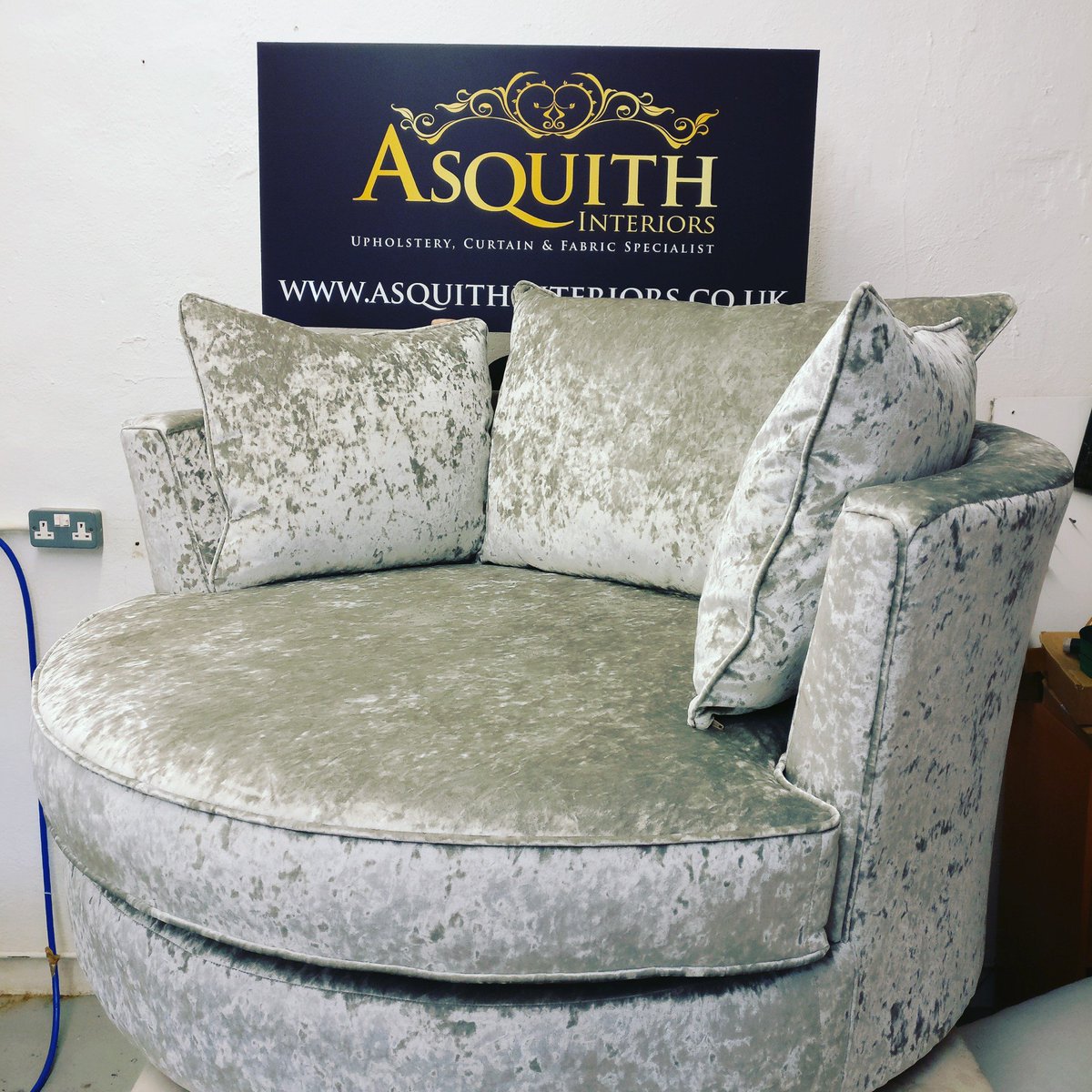 AsquithInterior's tweet photo. Christmas is approaching fast but its still not too late your bespoke new sofa im time for the big day!! #designedbyyou #bespokeupholstery https://t.co/o8wx3yCLu9