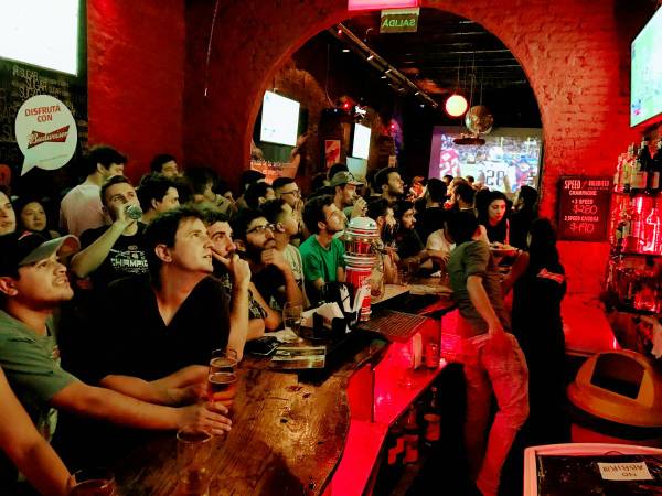 SugarBarBA's tweet photo. #NFL Sunday, Week 8 - Games start 2pm @ Sugar! #NFLatSugar #SugarSportsBar https://t.co/3SUJ4HMBhY