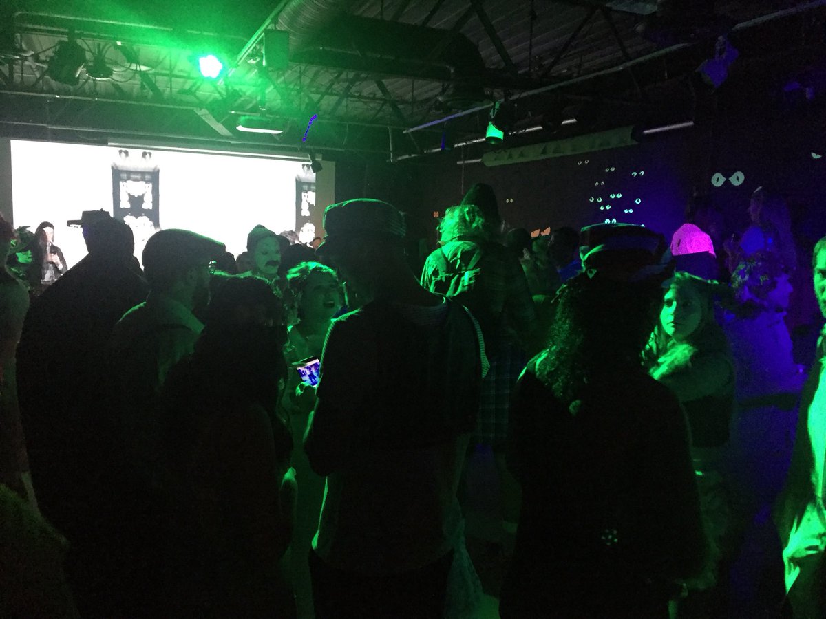 The_Drake's tweet photo. Another super-duper #Halloween is in the books thanks to @BlackFlashmag #VampireBeat https://t.co/KgtYAAwsVG