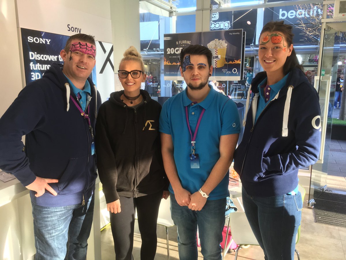 O2GuruJ32's tweet image. Look who's getting their faces painted for this Halloween Sunday @O2 @Junction32UK! 🤡