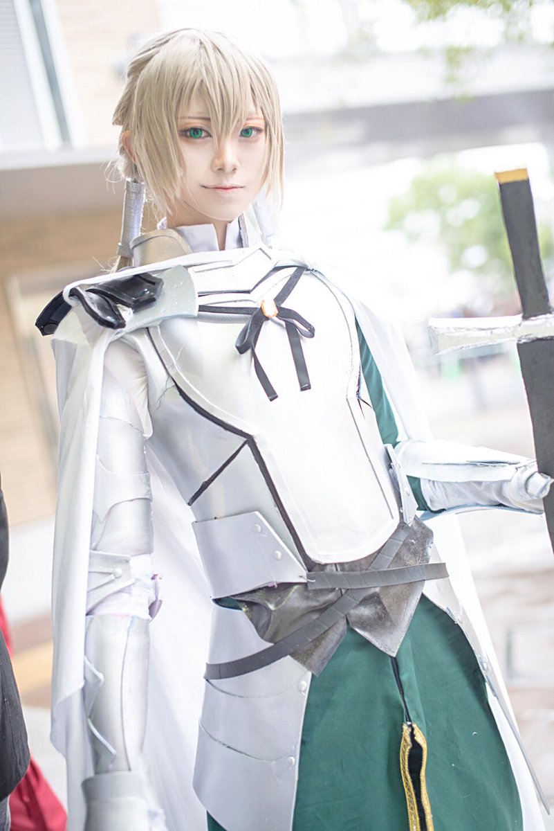 ベディヴィエール コスプレ-