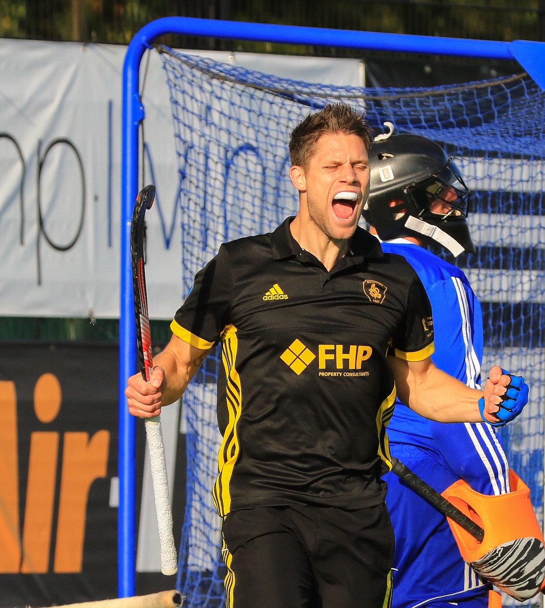 OfficialBeeHC's tweet photo. GOAL!!! @MarkGleghorne pulls one back for the Bees!! 4-2 with 17 minutes to go. #surbee https://t.co/OTpcQzvbvN