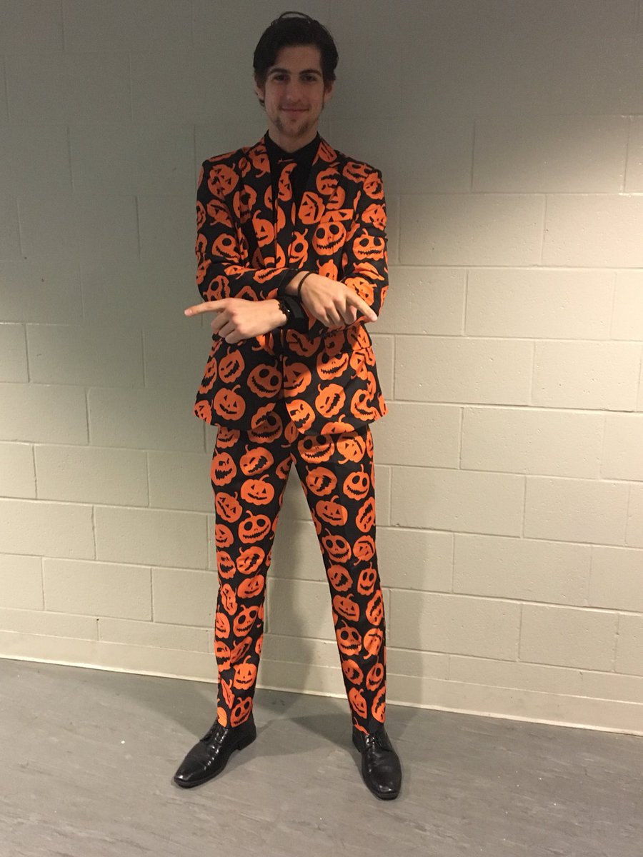 David S Pumpkins??? Nah, just <a href="/nichague14/">Nicolas Hague</a>. Happy Halloween Steelheads fans. #AnyQuestions