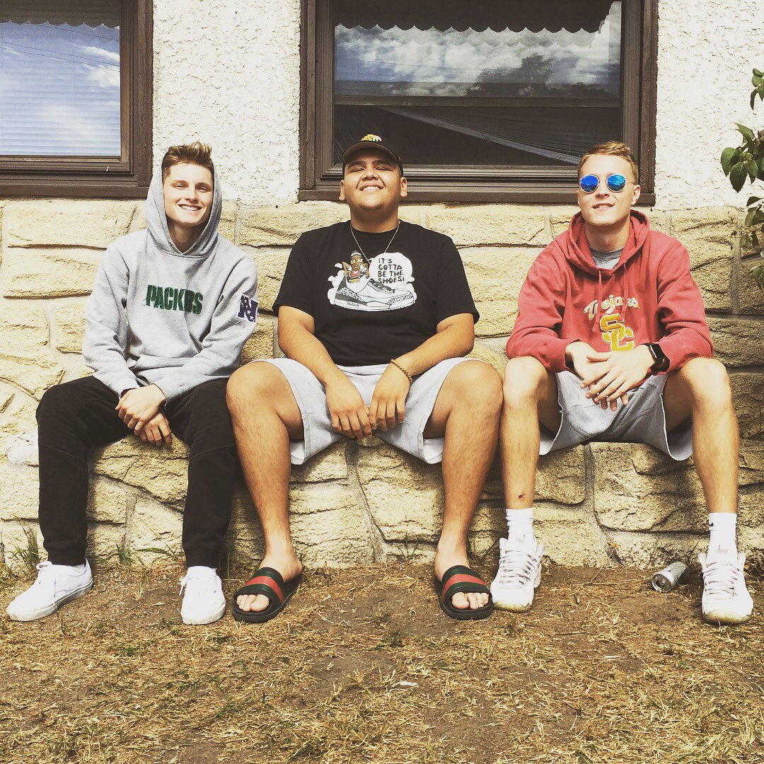 psilky_'s tweet photo. HAPPY BIRTHDAY to my MF BROTHER @ZachDettloff you the man bro.. have a great day love you brother β€οΈβπ½ #Since1stGrade #Day1 https://t.co/VPm1v4Y0gB