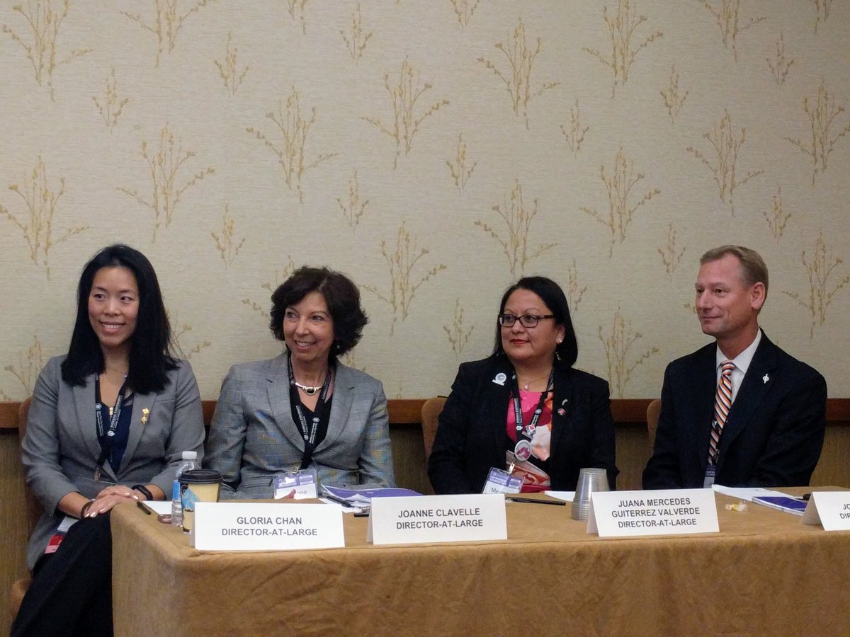 alphaphi_stti's tweet photo. Meeting with the candidate of director-at-large #STTICONV17 https://t.co/5S4Tv7rOpu