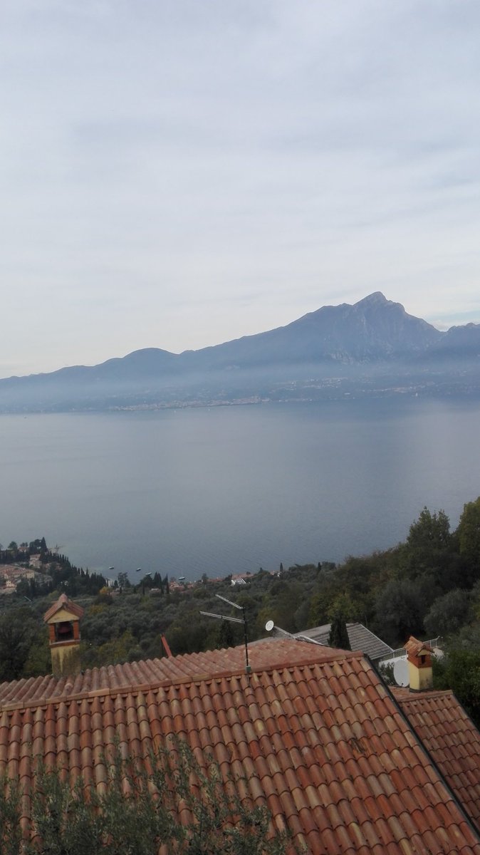 maral7527's tweet photo. Anche in autunno la vista da #Albisano è sempre un piacere! #GardeLake https://t.co/zkCIww11AA