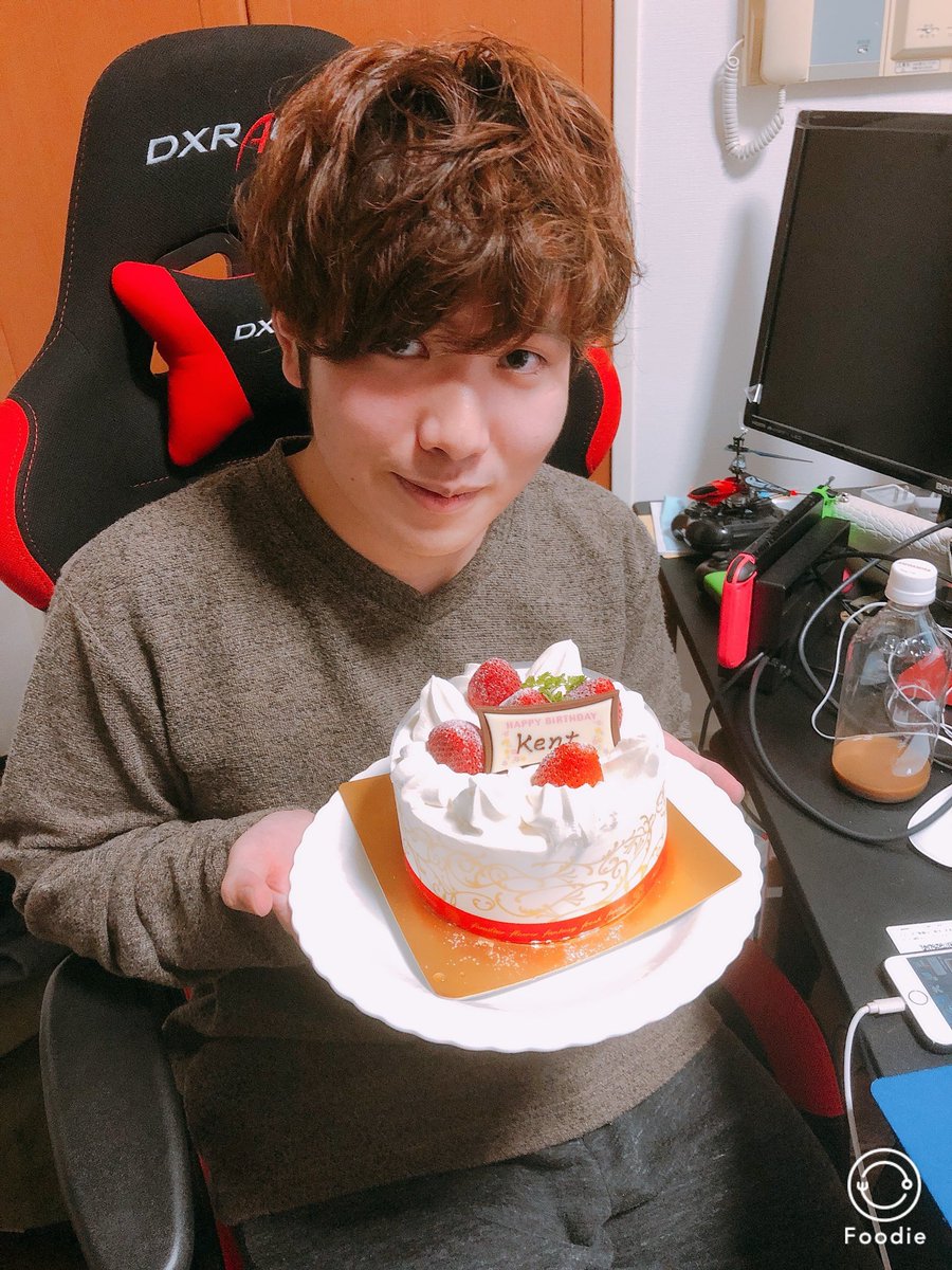 Kent_Golemeshi's tweet photo. へいよー😊
今日で誕生日を迎え19歳に���りました😊😊
生放送御視聴ありがとうございました😊 19歳初マルチは無事勝利！

スーパーチャットでのお祝い
ありがとうございます😢✨

LINEもありがとうございます😢✨

My birthday 🎂☺️💕 https://t.co/8uzRH9hQ00