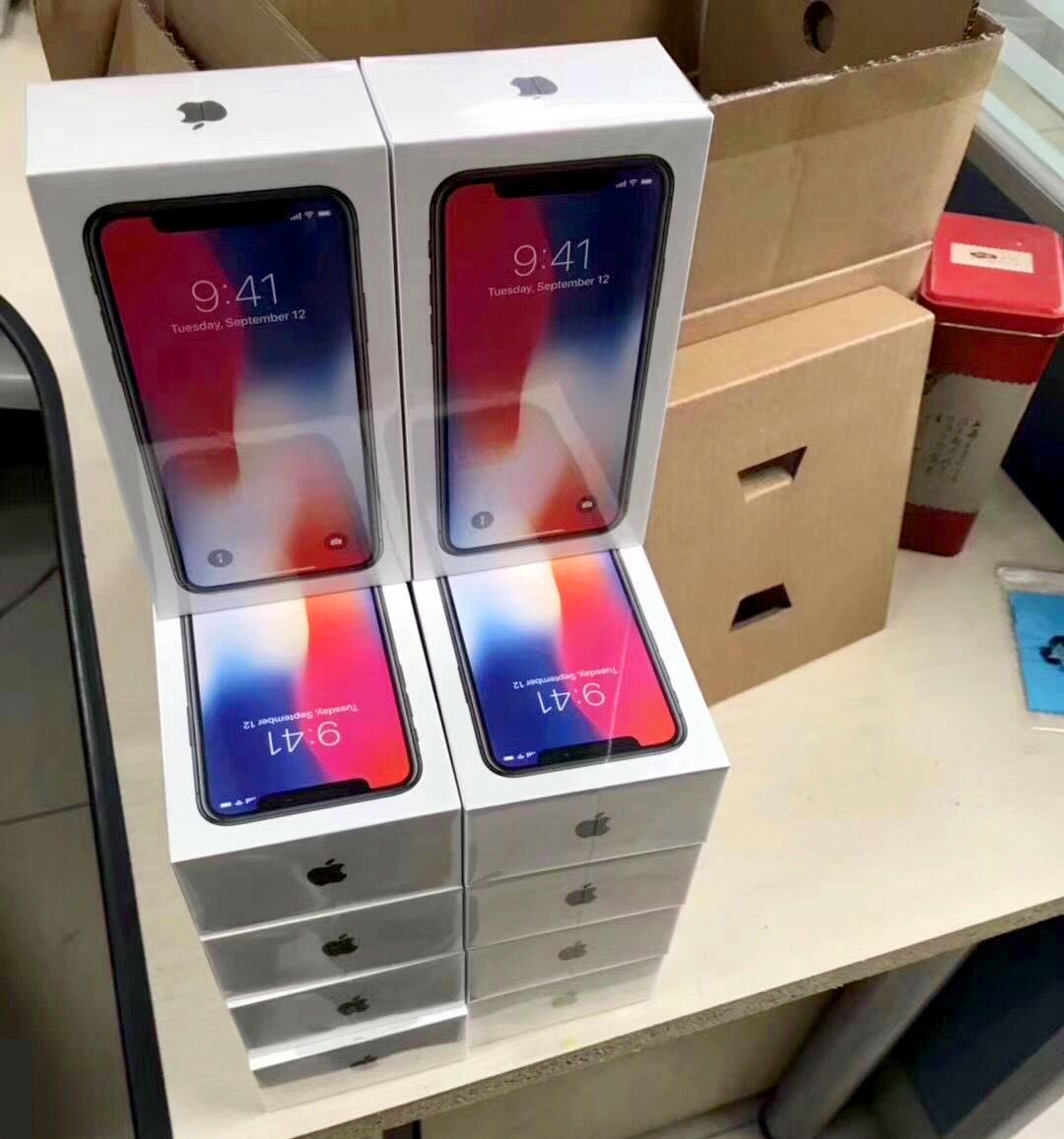 blogdoiphone's tweet photo. Surgem as primeiras fotos da embalagem do iPhone X: https://t.co/PNrsNTwzh8 https://t.co/mHtXiJGRto