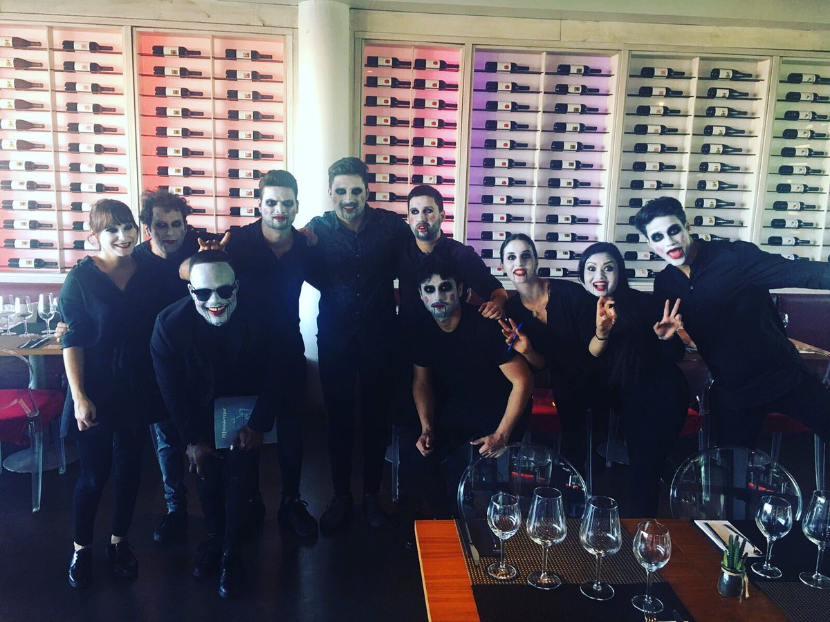 El equipo más terrorífico 😝 Happy Halloween 🎃 #restaurant #mirandoalmar #maremagnum #equipodetrabajo #halloween #barcelona #catalunya