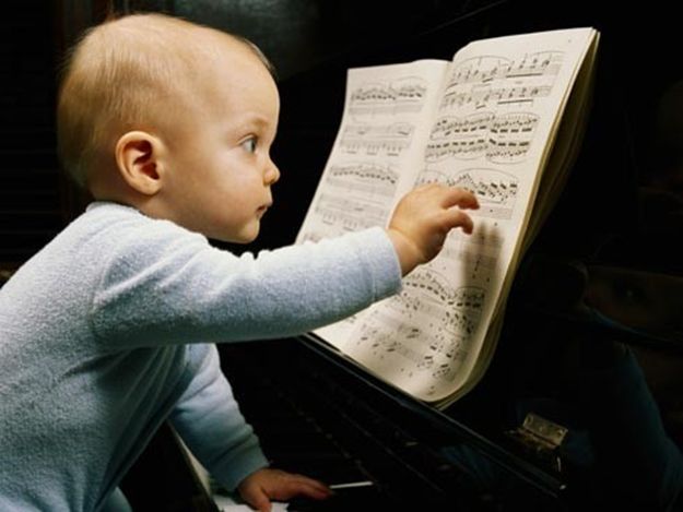 IamJeanCastillo's tweet photo. All babies are born with the potential to become musical, and they often react to songs with enthusiasm 🎧 👶 🎶 https://t.co/21OuPpSdYR
