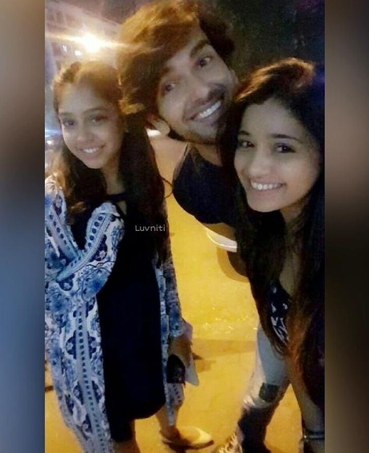 LuvNiti's tweet photo. Unseen exclusive pics of @niti_taylor @cbsunshine93 they are so cute they are Love❤️#ChanTee #bffgoals #twocuties https://t.co/6a4TwM8Dqy