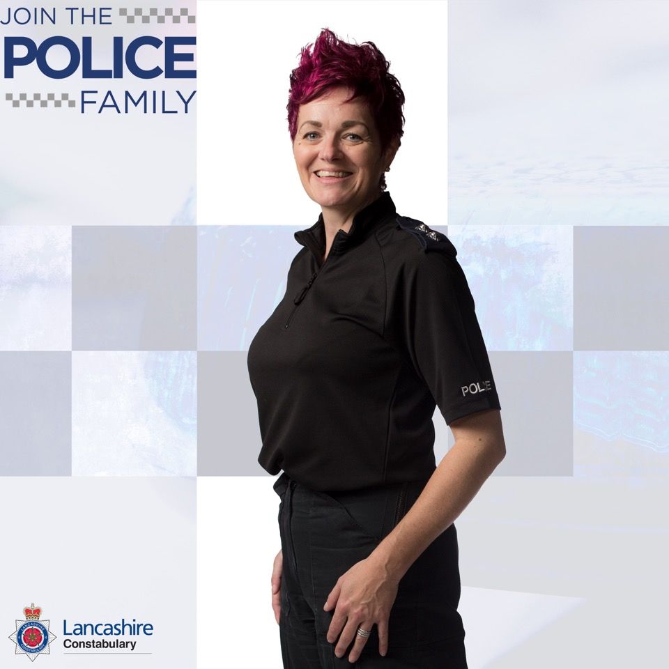 LancsPolice's tweet photo. Applications to be a police officer with us open early January 2018! Follow @LancsPCJobs for all the help &amp; info you need #policefamily https://t.co/0ztxbLArer
