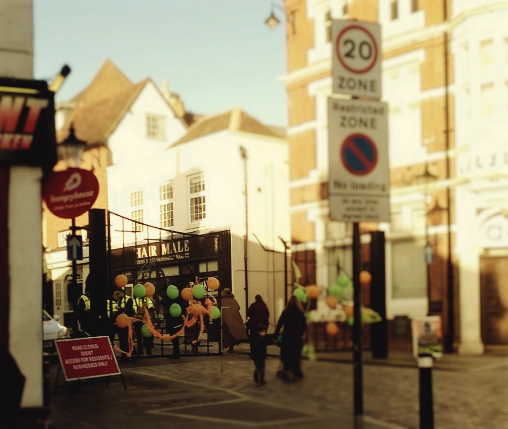 Just been to the old town #Halloweenparty 🎃 Its getting busy, some good costumes. Fireworks at 19:30 🎆🎇 <a href="/DacorumBC/">Dacorum Council</a>