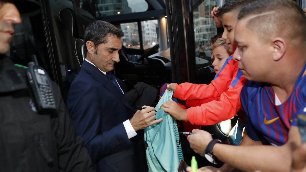FCBarcelona_cat's tweet photo. 📷 Quina foto t'agrada més? 📷 #AthleticFCB
👉 https://t.co/2m8v57WF8T 👈 https://t.co/l76efsvDT7