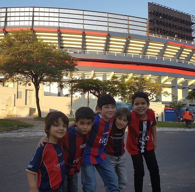 gloharta's tweet image. Lleno de PASIÓN AZULGRANA!, desde chicos alentando al GRAN CICLÓN! 🔵🔴👏⚽️ 

@CCP1912oficial 

#CatedralDeLaPasión #HerederosDeLaPasión