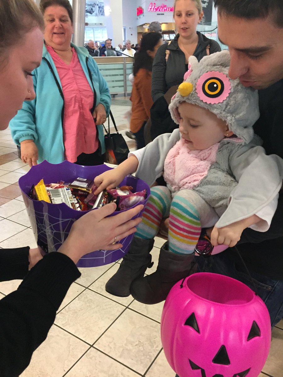 CambCentre's tweet photo. We had a spookacular time painting pumpkins and indoor trick or treating! Happy Halloween everyone! https://t.co/AuCRCYHDoM