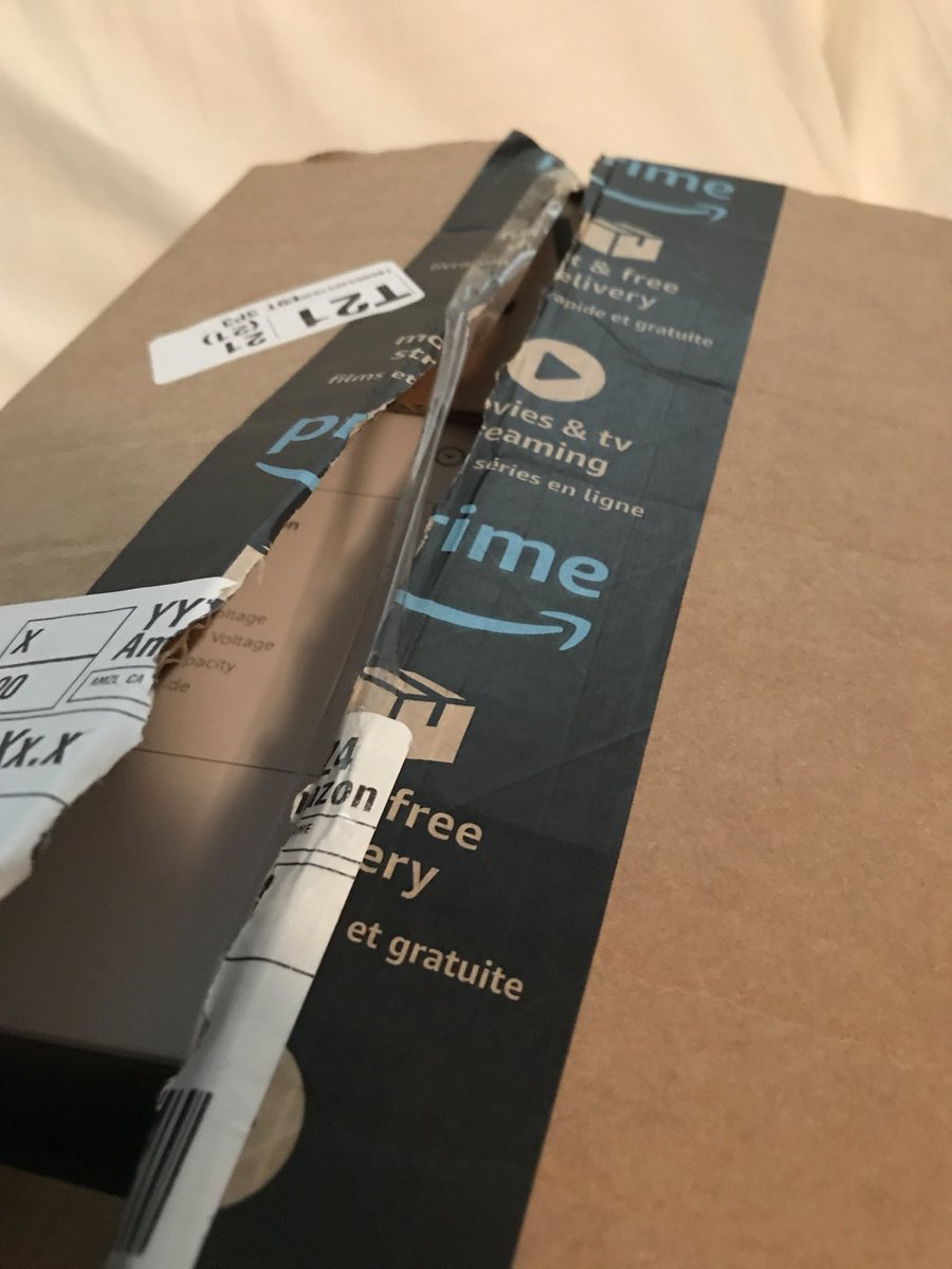 kyrahpedersen's tweet photo. When @amazon delivers your package already open 👍🏼 https://t.co/4In6na81cm