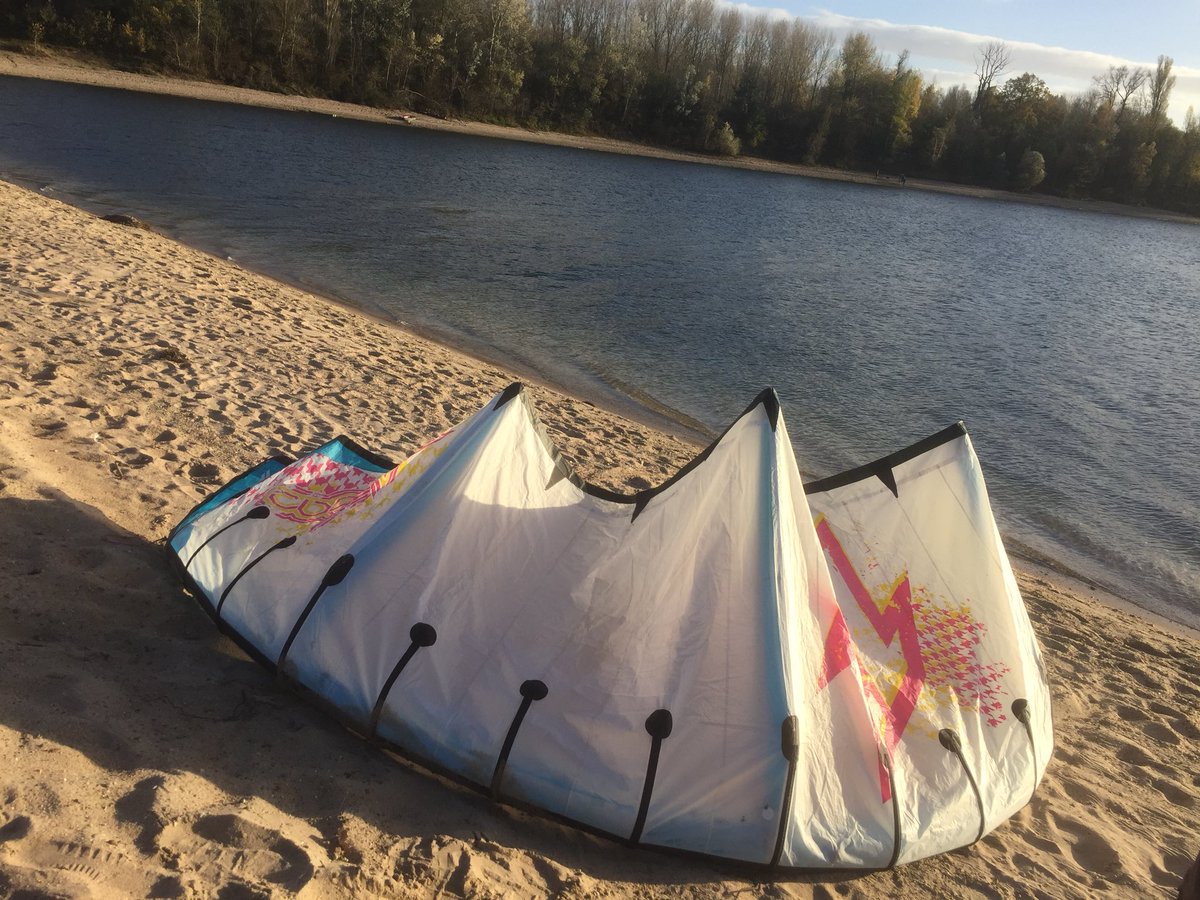 Oldschool Session am homespot, schön wars !
#north #kitesurf #kitedaplanet #weridelocal #loveitlikealocal