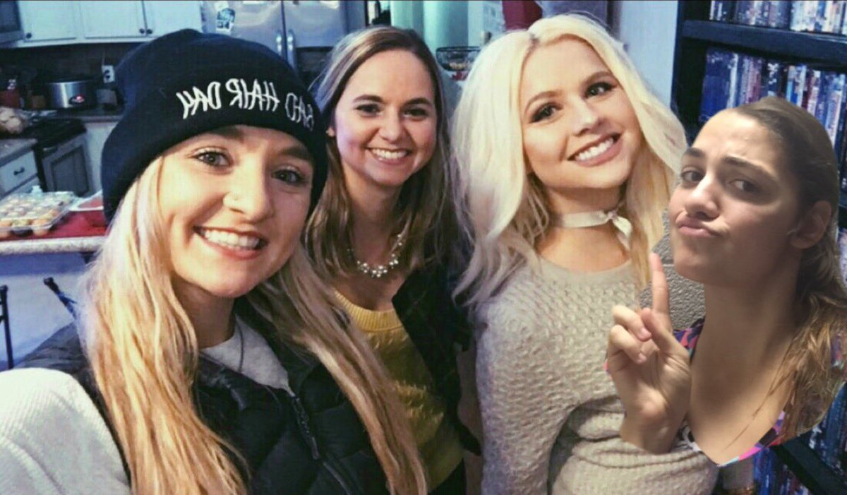 perfectionskey's tweet photo. Omg had so much fun w/ my sisters last night at the party! #mekt @elizabethcorso @kCORSO1 @RissaJayne91 https://t.co/dcKfolhFmD