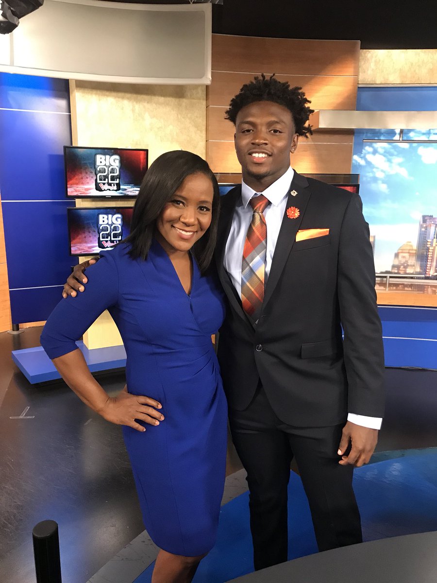 EricaExclusive's tweet photo. Have you voted yet for your favorite #Big22 player? Meet my friend @_Deangelo34 ! If he wins, South Meck HS gets $10,000 ! @wsoctv https://t.co/G4QK41VgTv