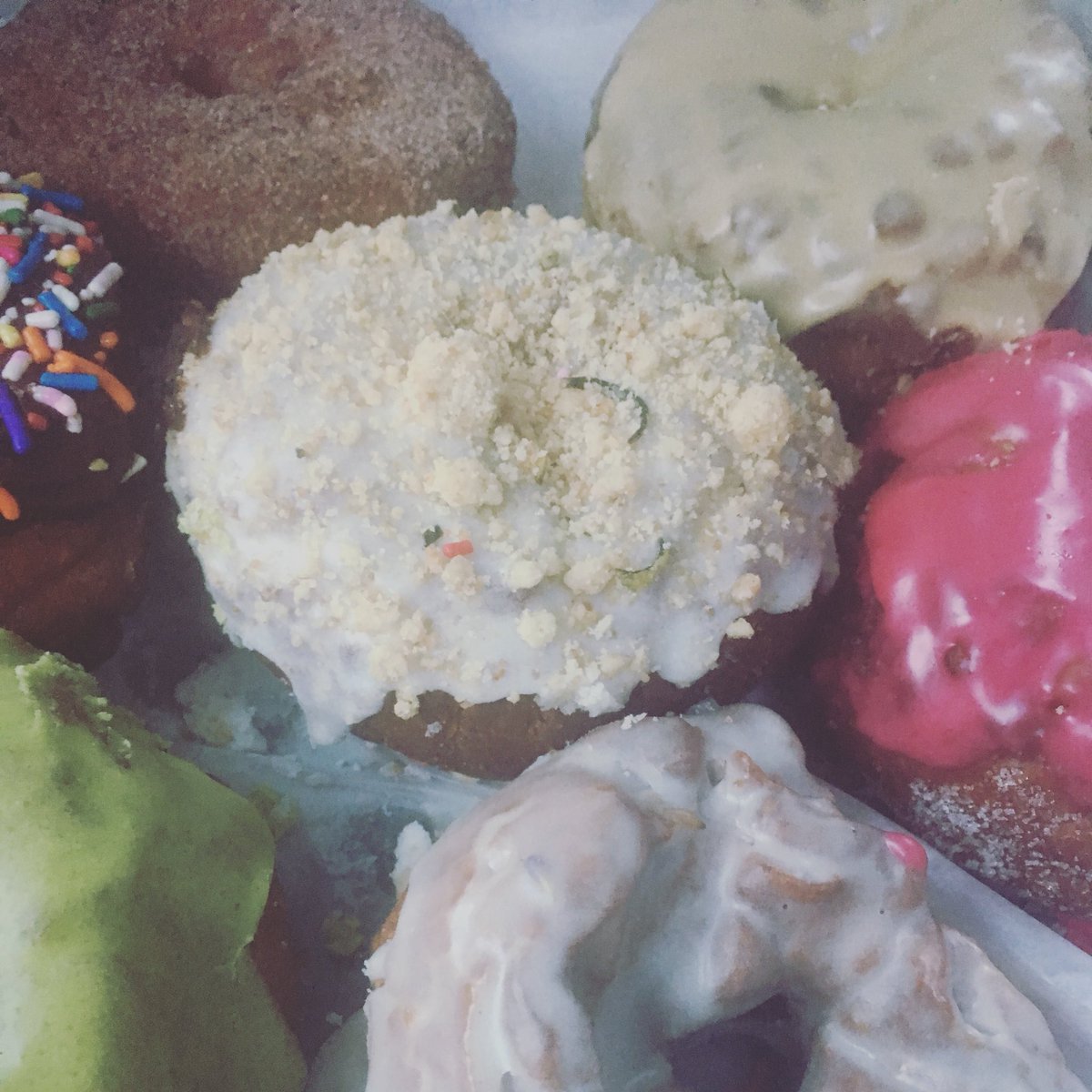 KEEPING THE UPPER FED AND SUGARED SELLING OUT PAYING BILLS THIS MORNING 🍩🍩🍩🍩🎨🎨🎨🎨🎨💸💸