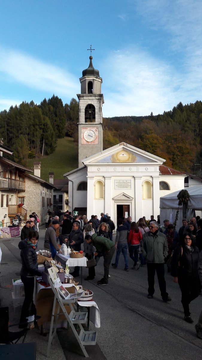 TgrRaiVeneto's tweet photo. La festa del Pom Prussian a #Faller di #Sovramonte #Belluno La montagna si rilancia con prodotti biologici e cura del territorio https://t.co/gzh7zq4yrg