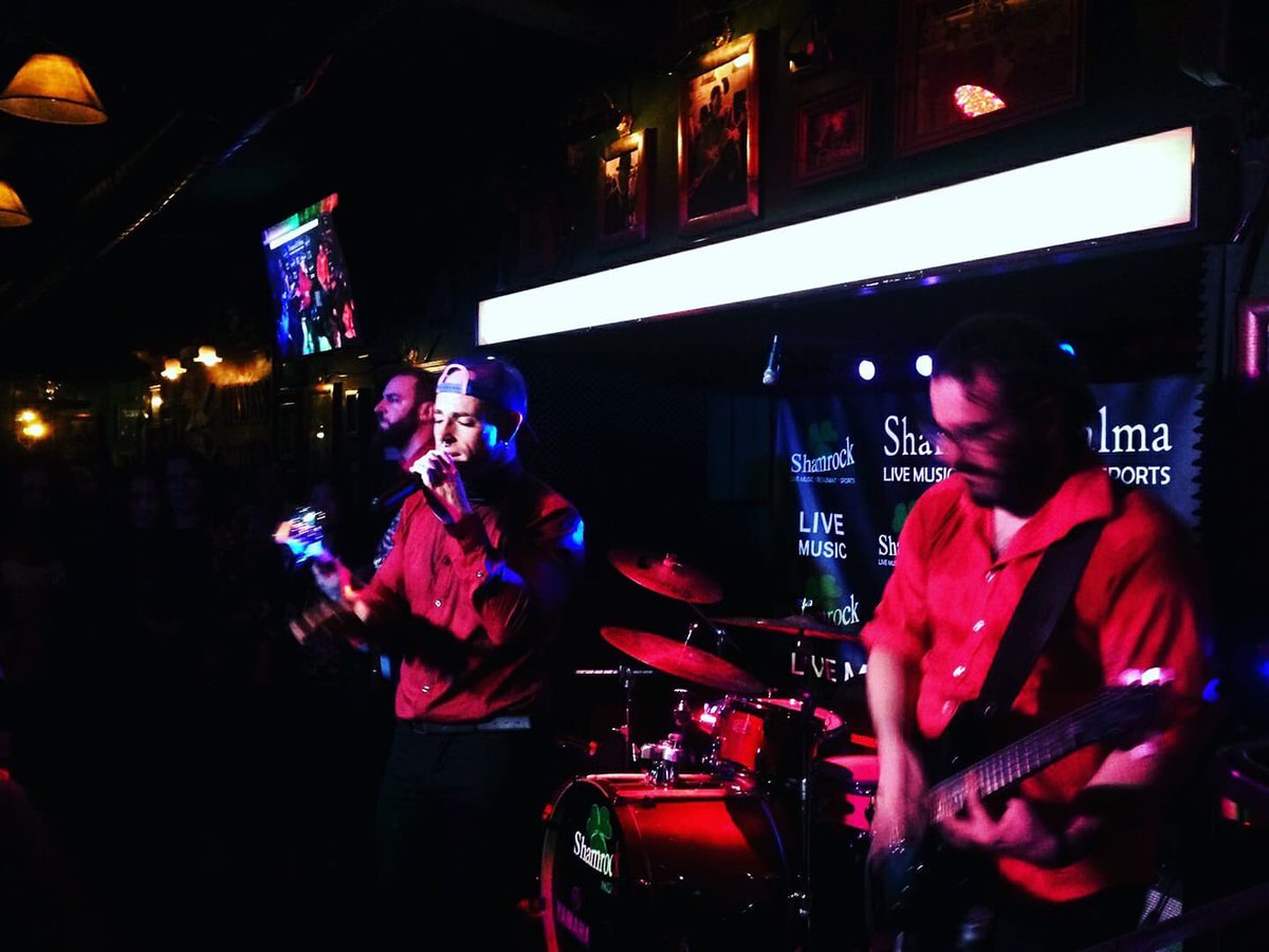 inotofficial's tweet photo. Ayer en #shamrock!!! #comoencasa!!!! #gracias #withoutstring #inotimagina https://t.co/HE23di5pOi