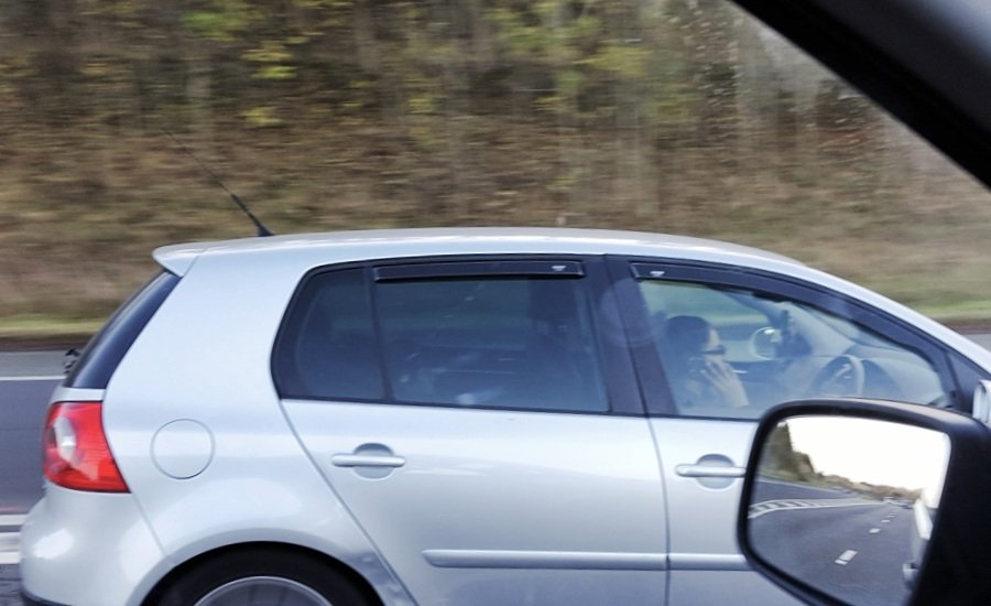 Cameramal's tweet photo. Passed this motorist glued to her📱 on the M1 today, why put your child's life at risk to make a call? Passed onto @WYP_CCC #log31 #fatal4 https://t.co/Ds54Ak9hKG