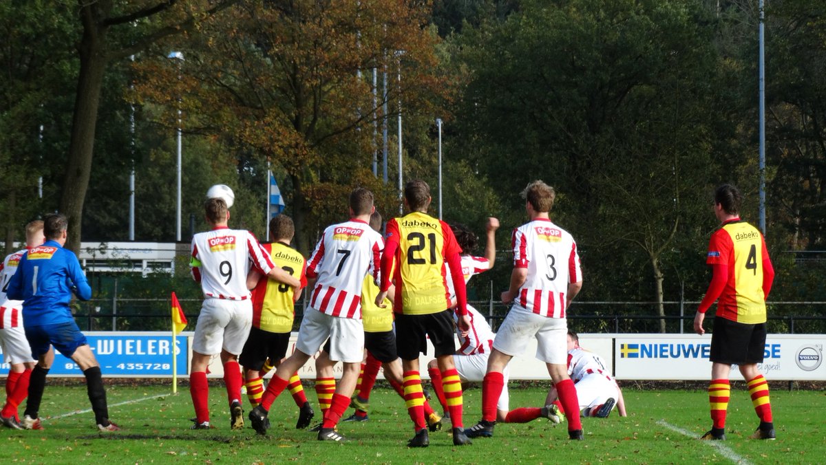 Twee keer dubbele cijfers en een gestaakte wedstrijd. Check alle uitslagen van dit weekend in ons livecenter: sallandcentraal.nl/voetbal-live